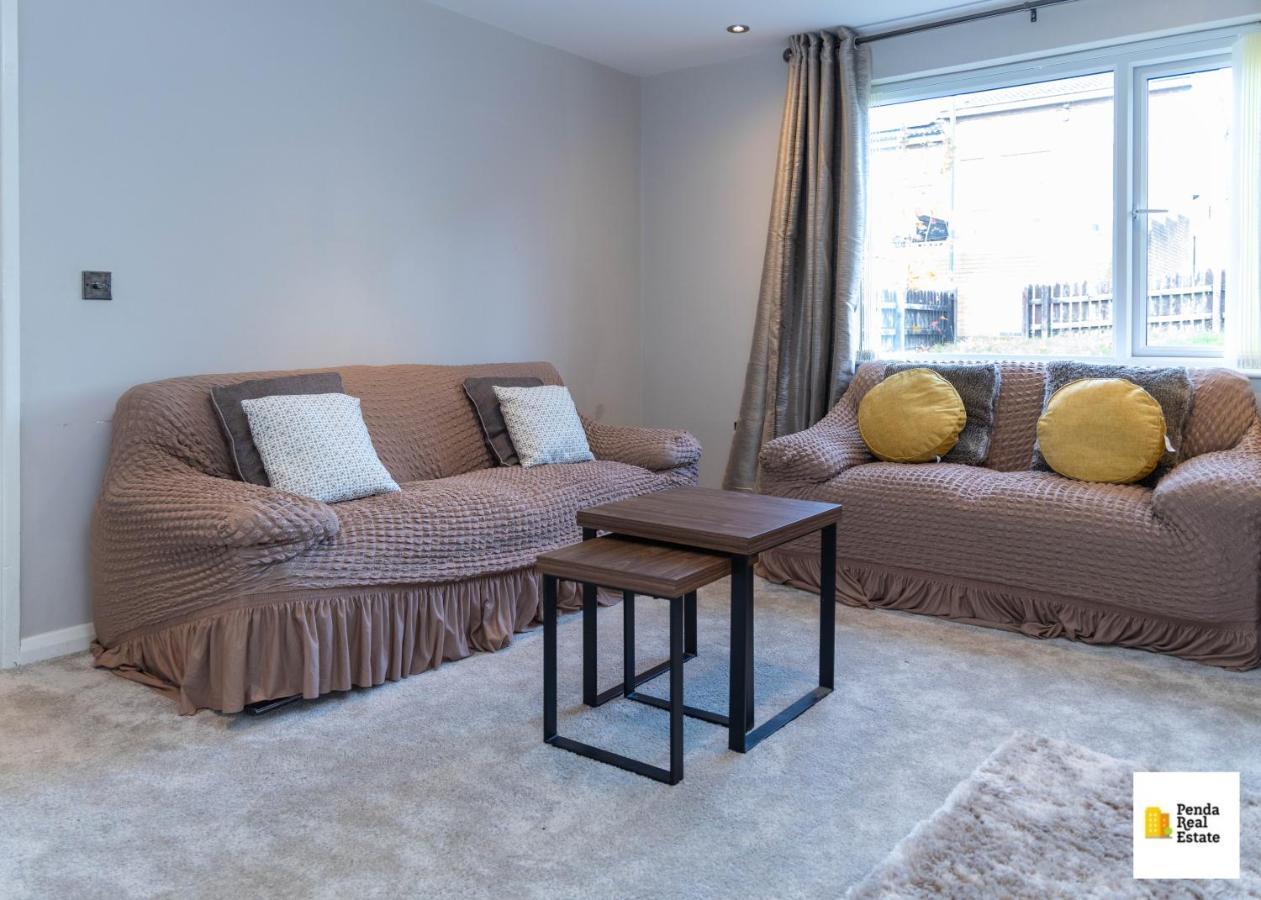 Penda Contractor And Leisure Guests Nottingham 빌라 외부 사진