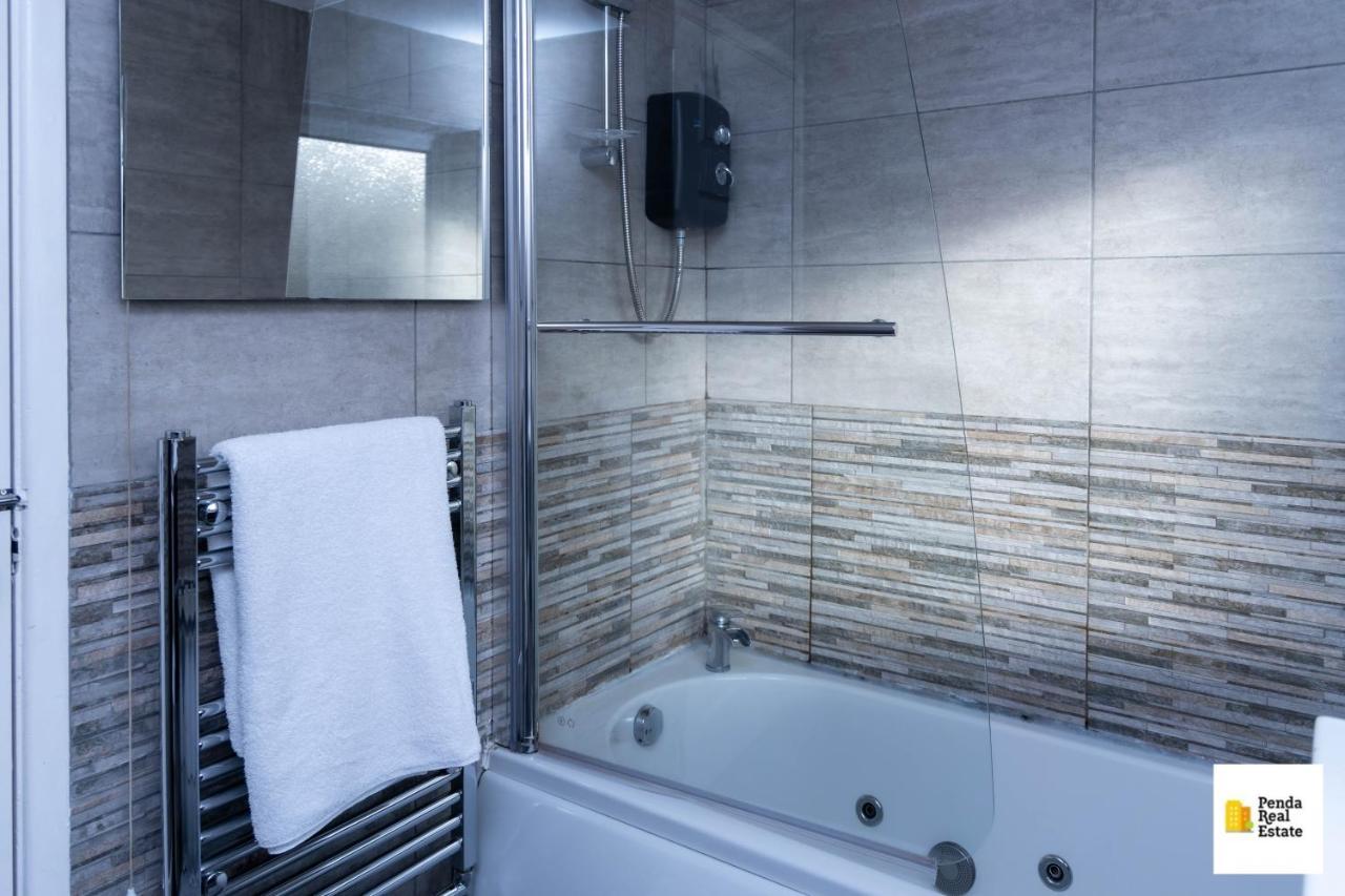 Penda Contractor And Leisure Guests Nottingham 빌라 외부 사진