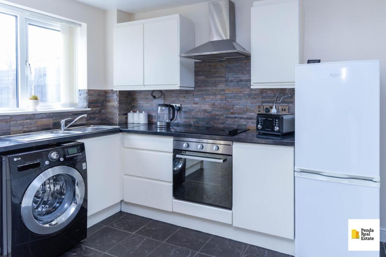 Penda Contractor And Leisure Guests Nottingham 빌라 외부 사진